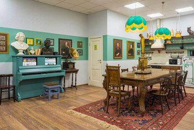 ДОМ ПИСАТЕЛЕЙ (БЫВШ. ДРУЗЬЯ НА ЛИТЕЙНОМ)