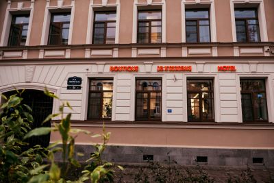 ЗА КУЛИСАМИ