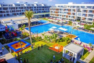 Отель Courtyard Long Beach Holiday Homes