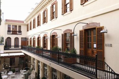 Отель Ecole St. Pierre Hotel