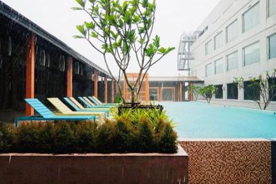 THE QUARTER HUALAMPHONG