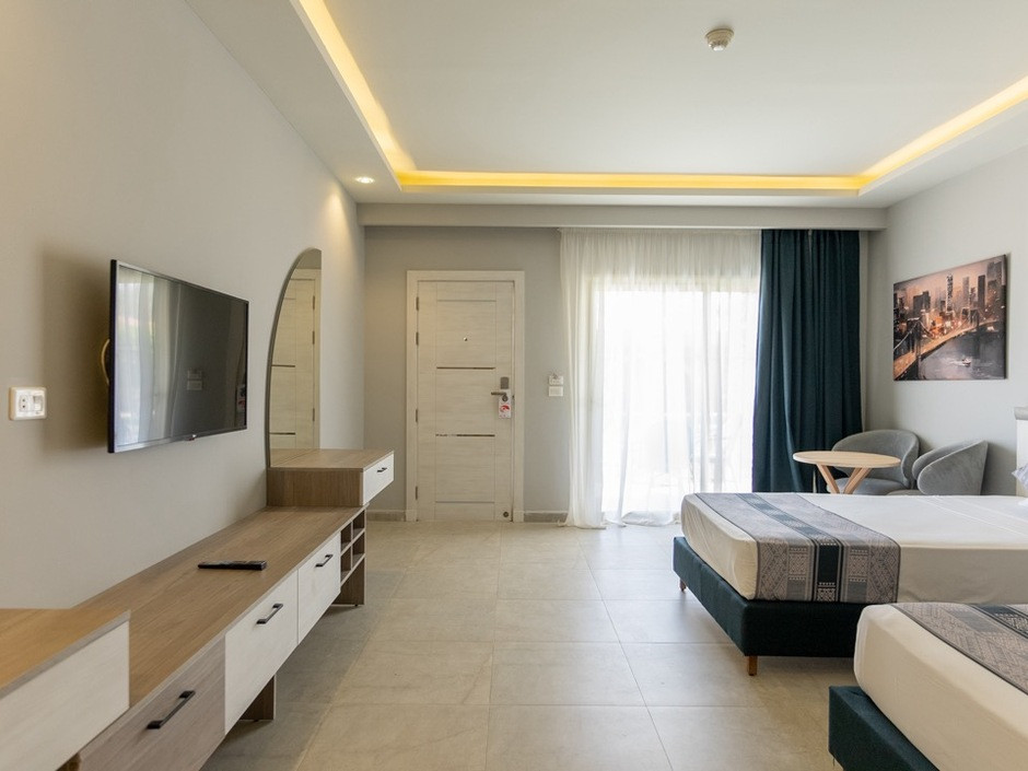 Фото отеля ALADDIN BEACH RESORT