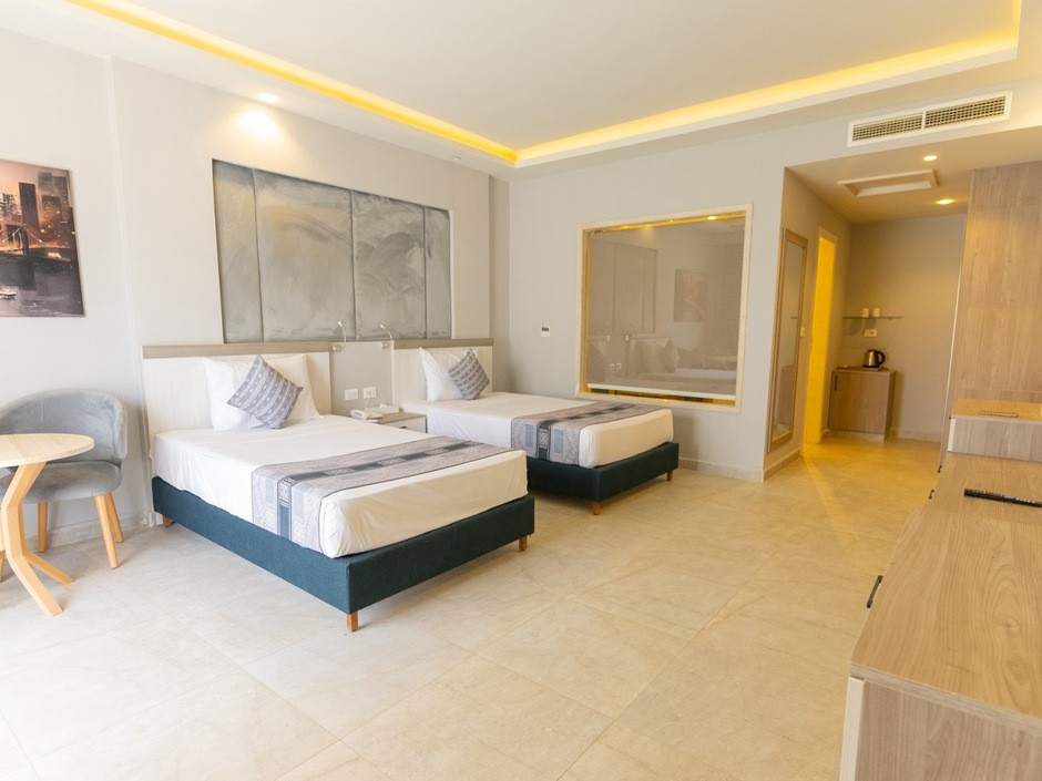 Фото отеля ALADDIN BEACH RESORT