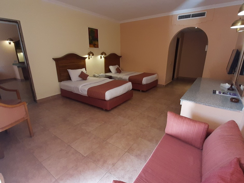 Фото отеля ALADDIN BEACH RESORT