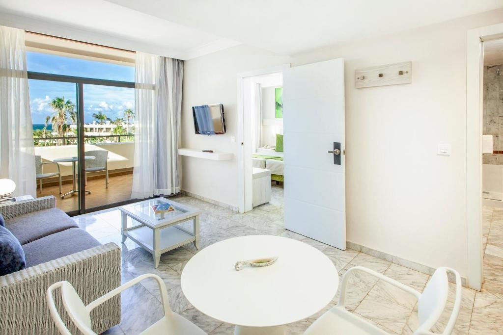 Фото отеля SOL PALMERAS