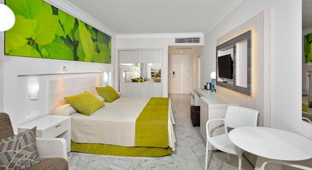 Фото отеля SOL PALMERAS