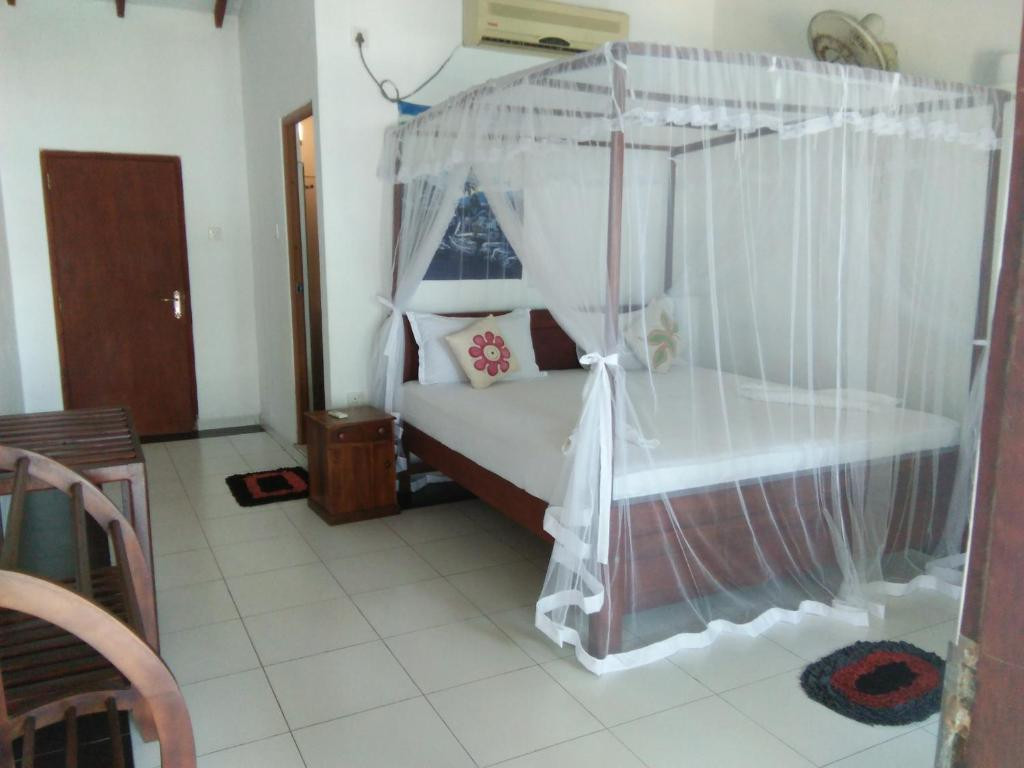 Фото отеля ROCK BEACH VILLA TALPE (EX. RAINBOW SURF BEACH)