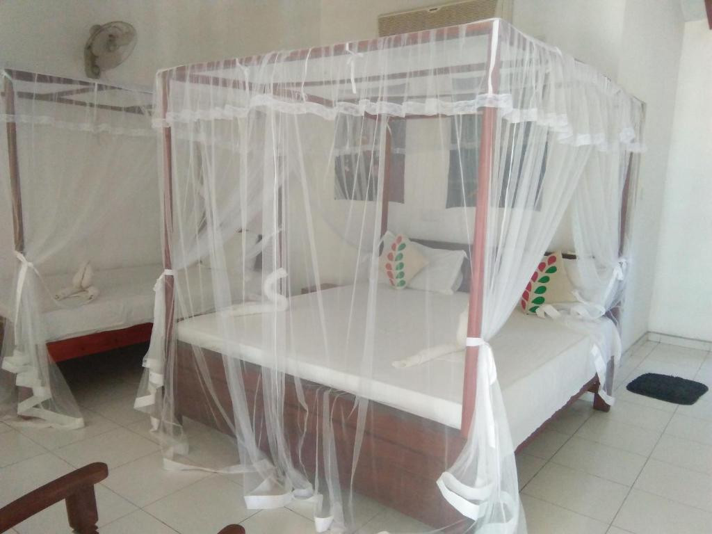 Фото отеля ROCK BEACH VILLA TALPE (EX. RAINBOW SURF BEACH)