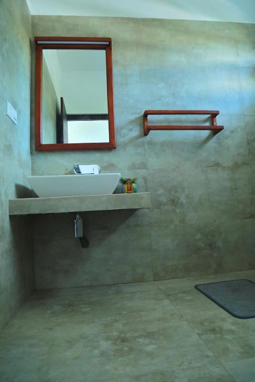 Фото отеля TRAVELLERS HOTEL HIKKADUWA