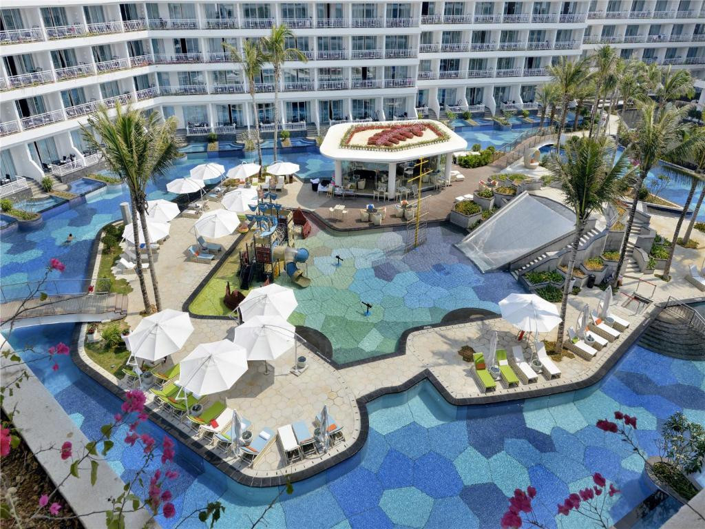 Фото отеля PALACE RESORT YALONG BAY SANYA