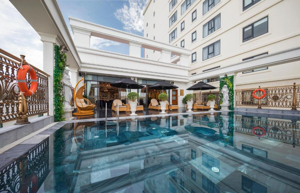 Monarque Hotel Danang 4*