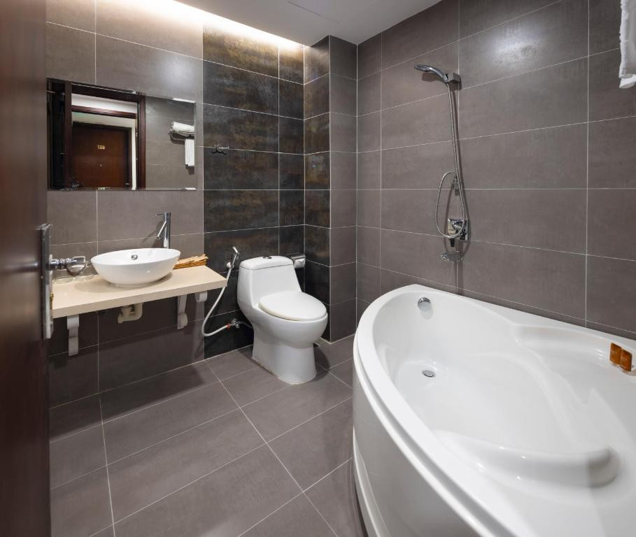 Фото отеля NAVY HOTEL NHA TRANG