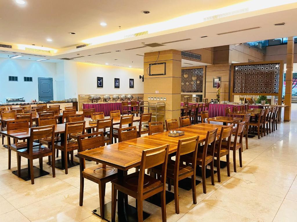NHI PHI HOTEL