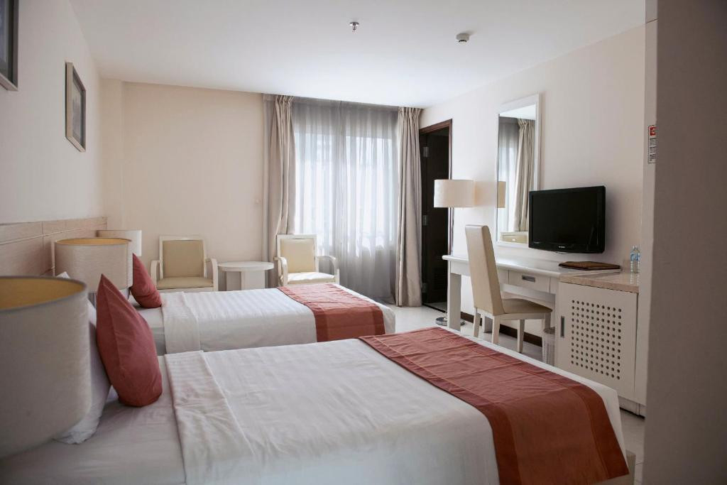NHI PHI HOTEL