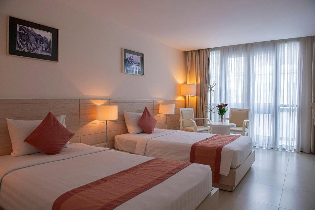 NHI PHI HOTEL