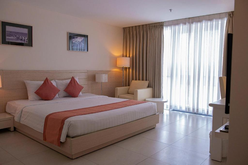 NHI PHI HOTEL