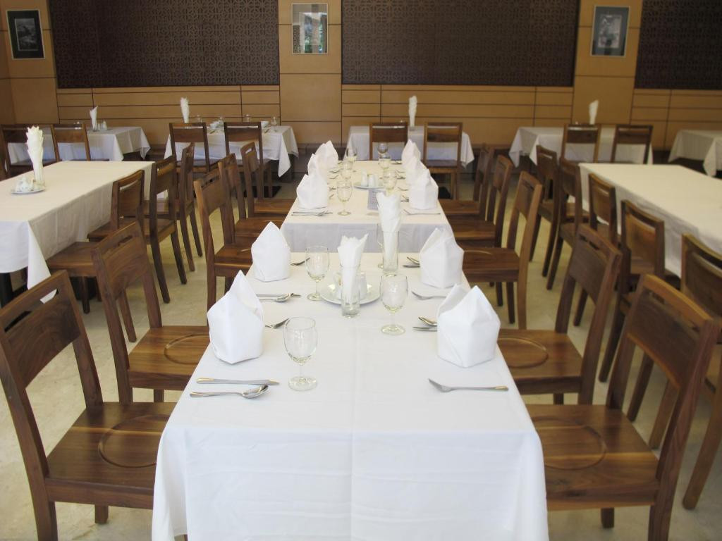 NHI PHI HOTEL