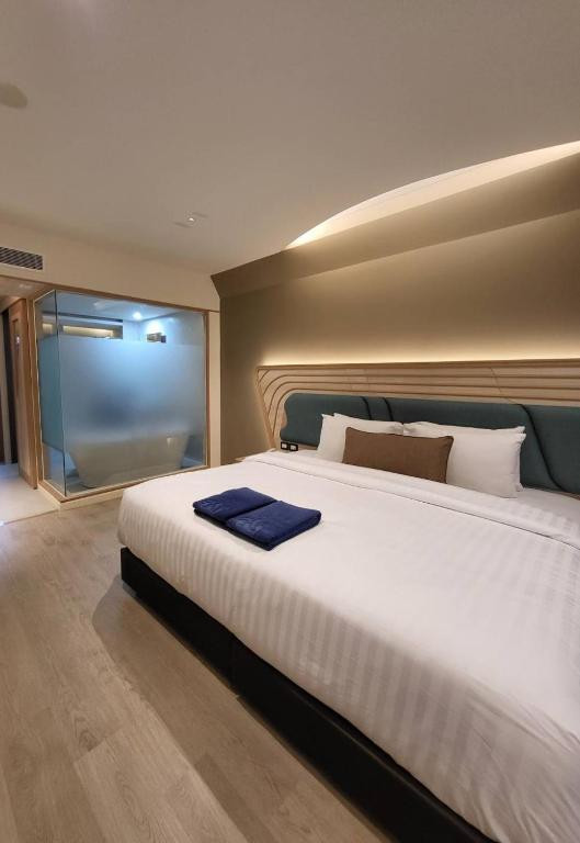 Фото отеля AMORA BEACH RESORT