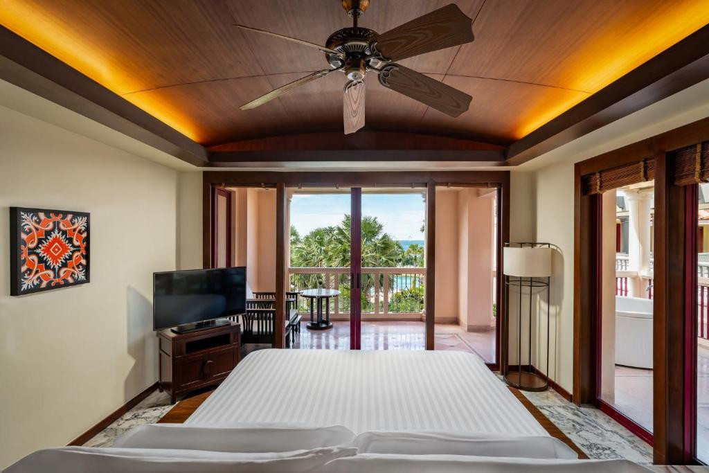 Фото отеля CENTARA GRAND BEACH RESORT PHUKET