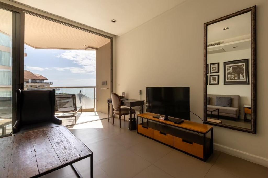 Фото отеля PATTAYA MODUS BEACHFRONT RESORT