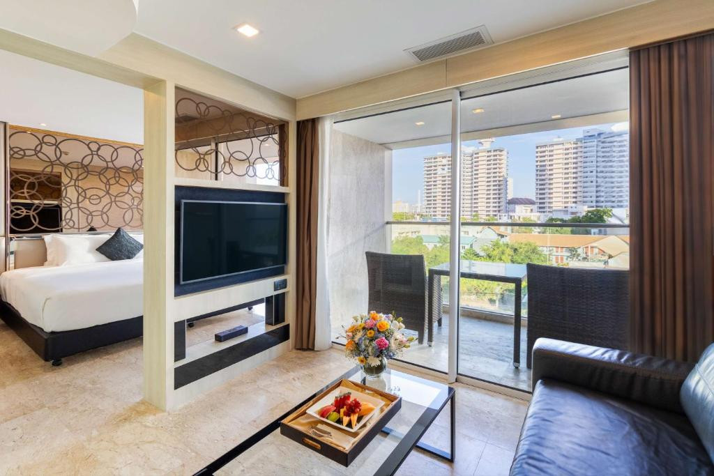 Фото отеля THE SANCTUARY RESORT PATTAYA BW SIGNATURE COLLECTION (EX. THE SANCTUARY PHRATAMNAK PATTAYA HOTEL)