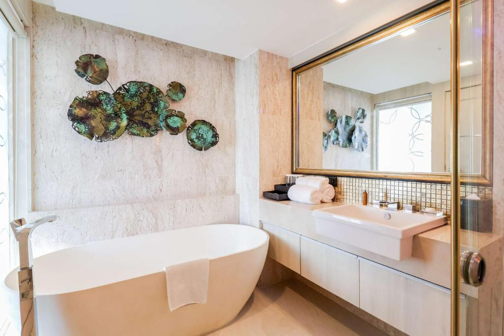 Фото отеля THE SANCTUARY RESORT PATTAYA BW SIGNATURE COLLECTION (EX. THE SANCTUARY PHRATAMNAK PATTAYA HOTEL)