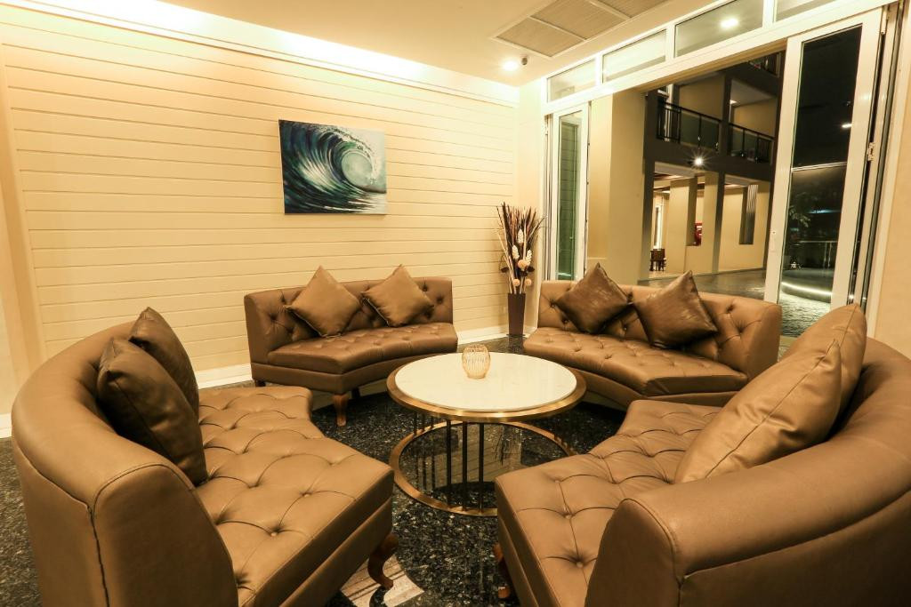 Фото отеля CRYSTAL PALACE HOTEL