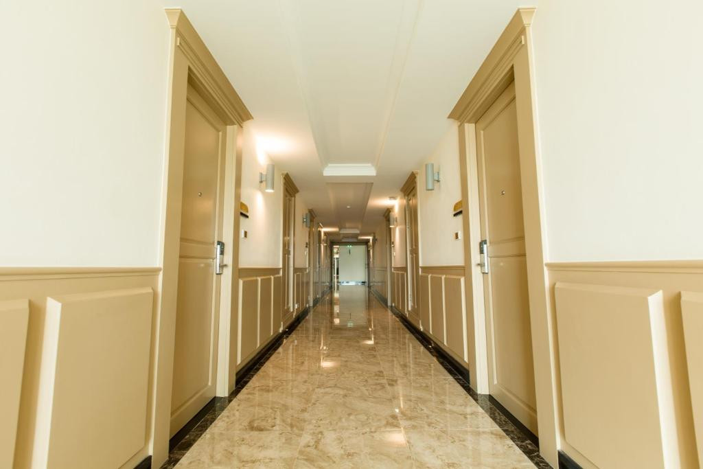 Фото отеля CRYSTAL PALACE HOTEL