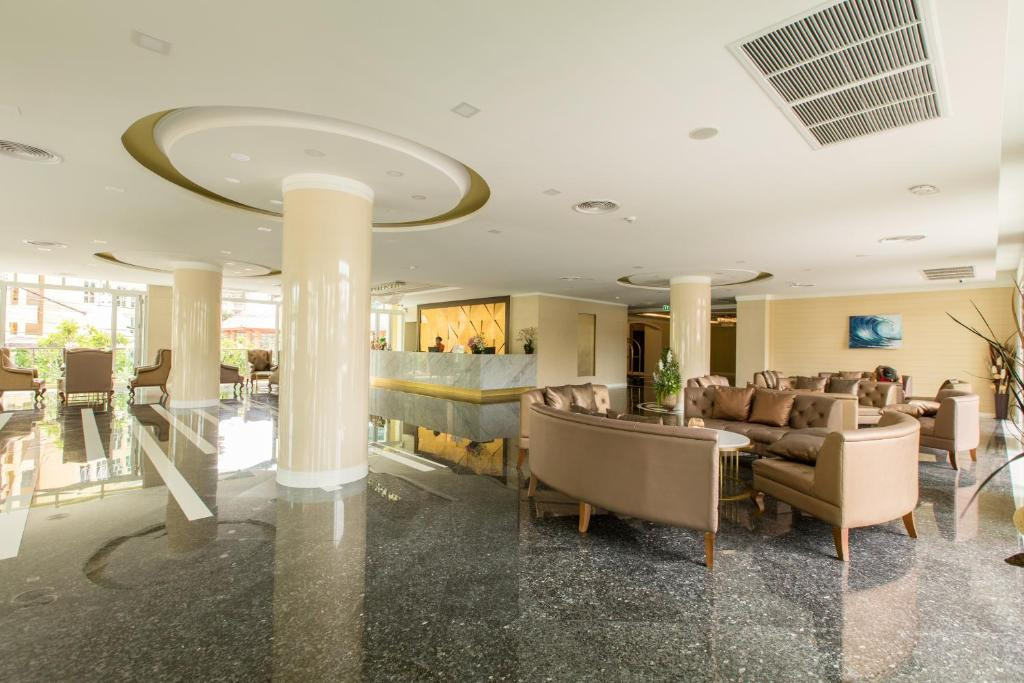 Фото отеля CRYSTAL PALACE HOTEL