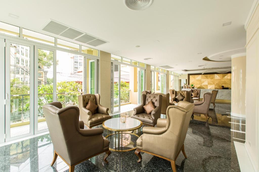 Фото отеля CRYSTAL PALACE HOTEL