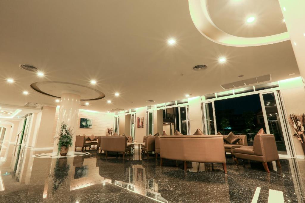 Фото отеля CRYSTAL PALACE HOTEL