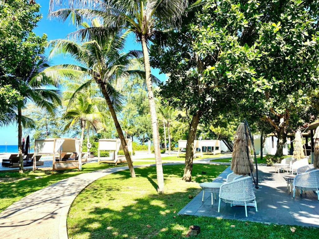 Фото отеля ESTELLA MAI KHAO BEACH RESORT (EX.D VAREE MAI KHAO BEACH RESORT)
