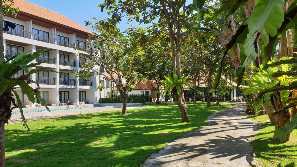 Фото отеля ESTELLA MAI KHAO BEACH RESORT (EX.D VAREE MAI KHAO BEACH RESORT)