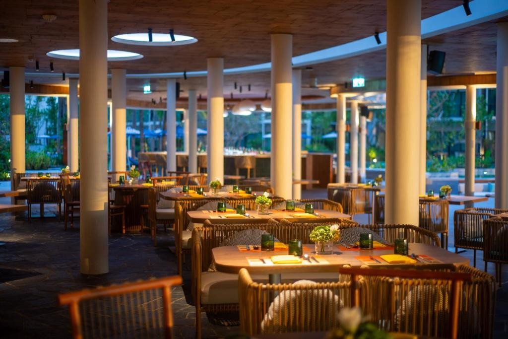 Фото отеля LE MERIDIEN PHUKET MAI KHAO BEACH RESORT