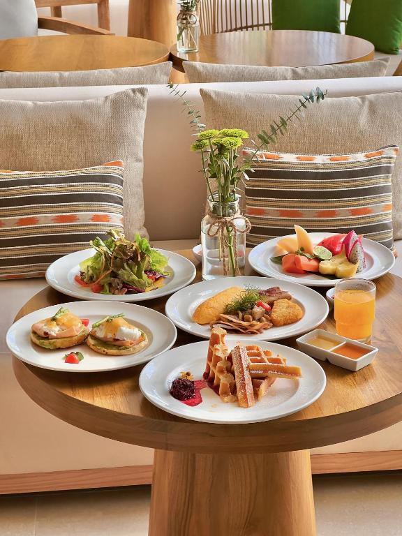 Фото отеля LE MERIDIEN PHUKET MAI KHAO BEACH RESORT