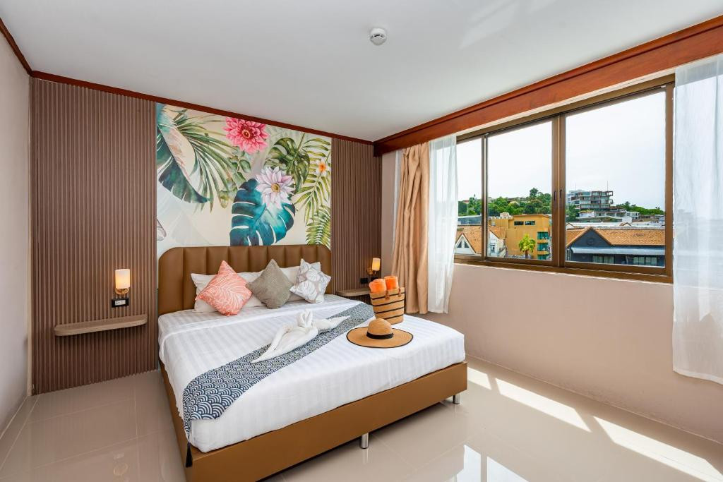 Фото отеля THE OUTDOOR KATA (EX. OUTDOOR INN)