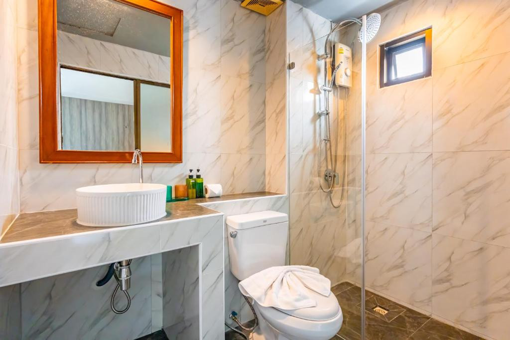 Фото отеля THE OUTDOOR KATA (EX. OUTDOOR INN)