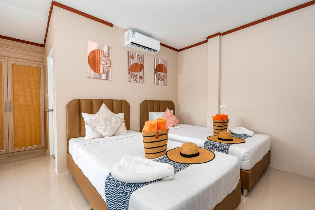 Фото отеля THE OUTDOOR KATA (EX. OUTDOOR INN)