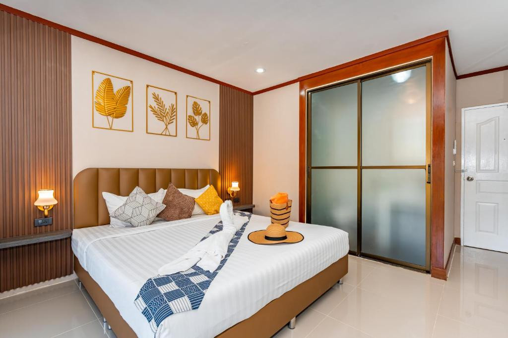 Фото отеля THE OUTDOOR KATA (EX. OUTDOOR INN)