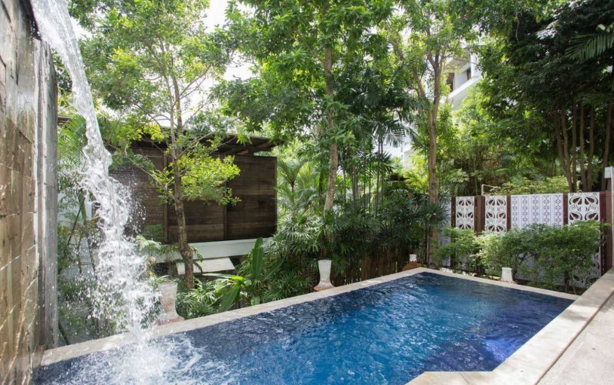 Фото отеля PEACH BLOSSOM