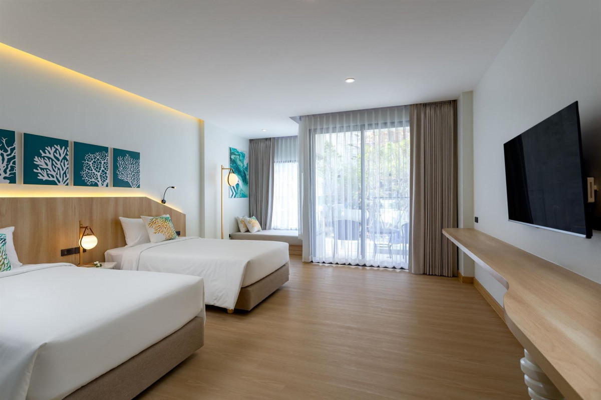 Фото отеля PHUKET EMERALD BEACH RESORT AND SPA