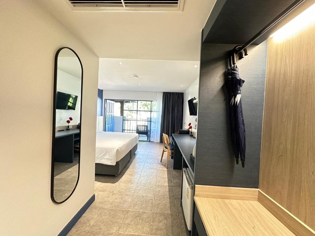 Фото отеля PHUKET ISLAND VIEW