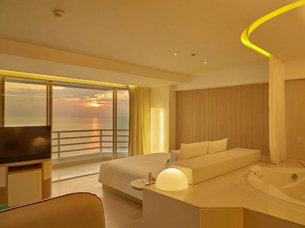 Фото отеля PULLMAN PATTAYA HOTEL G (EX. PULLMAN PATTAYA AISAWAN) 