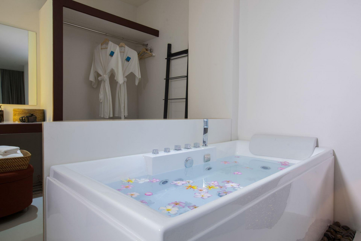 Фото отеля SURIN BEACH RESORT