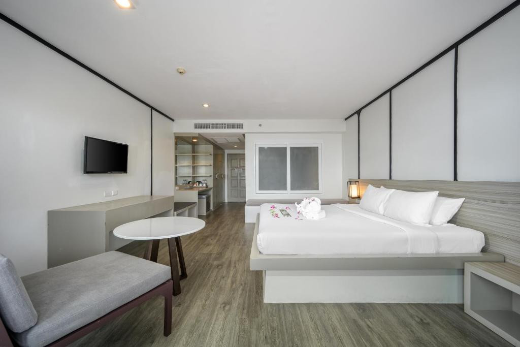 Фото отеля ANDAMANTRA RESORT & VILLA (EX. CENTARA BLUE MARINE RESORT & SPA PHUKET)