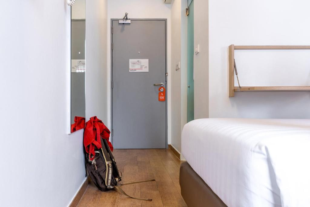 Фото отеля EASY PLANET PATONG (EX. RED PLANET PATONG)