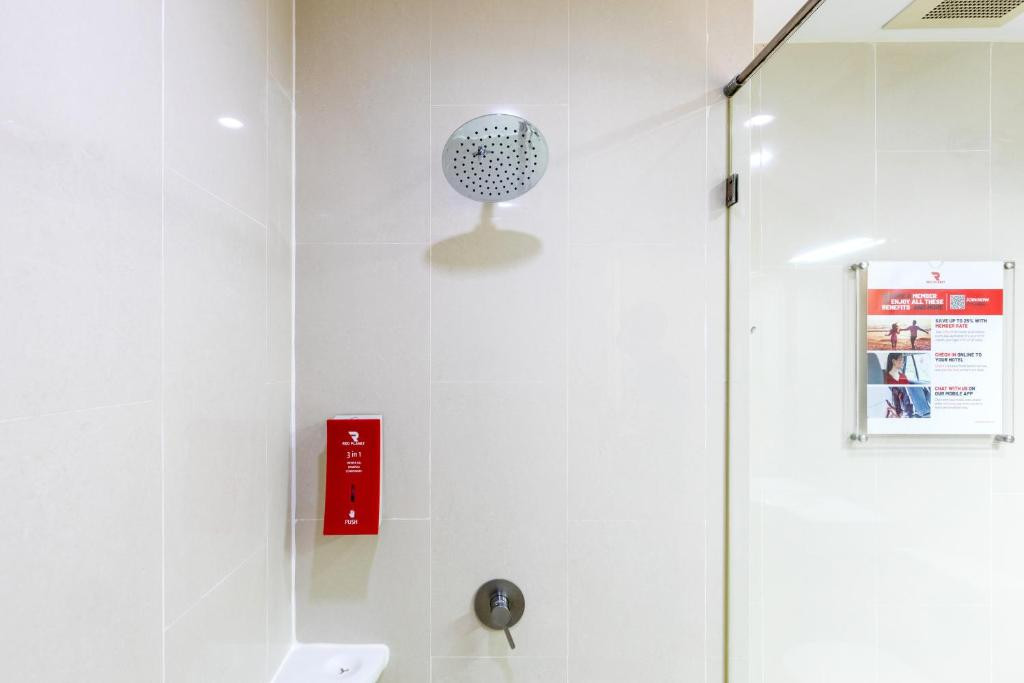 Фото отеля EASY PLANET PATONG (EX. RED PLANET PATONG)