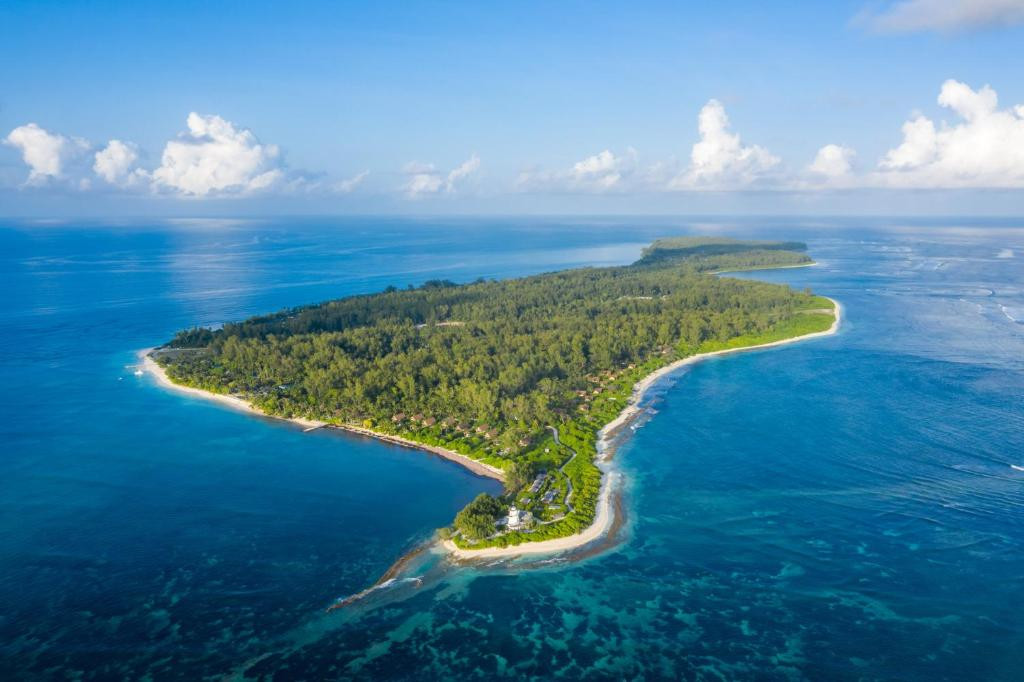 Фото отеля FOUR SEASONS RESORT SEYCHELLES AT DESROCHES ISLAND 5*, фото 1