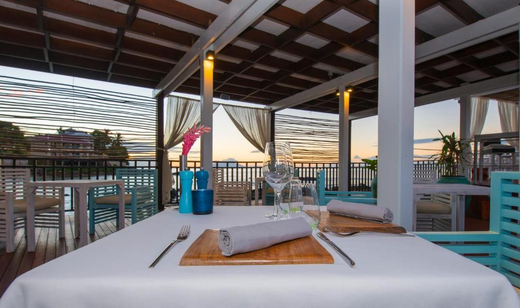 Фото отеля FISHERMANS COVE RESORT (EX. LE MERIDIEN FISHERMANS COVE)