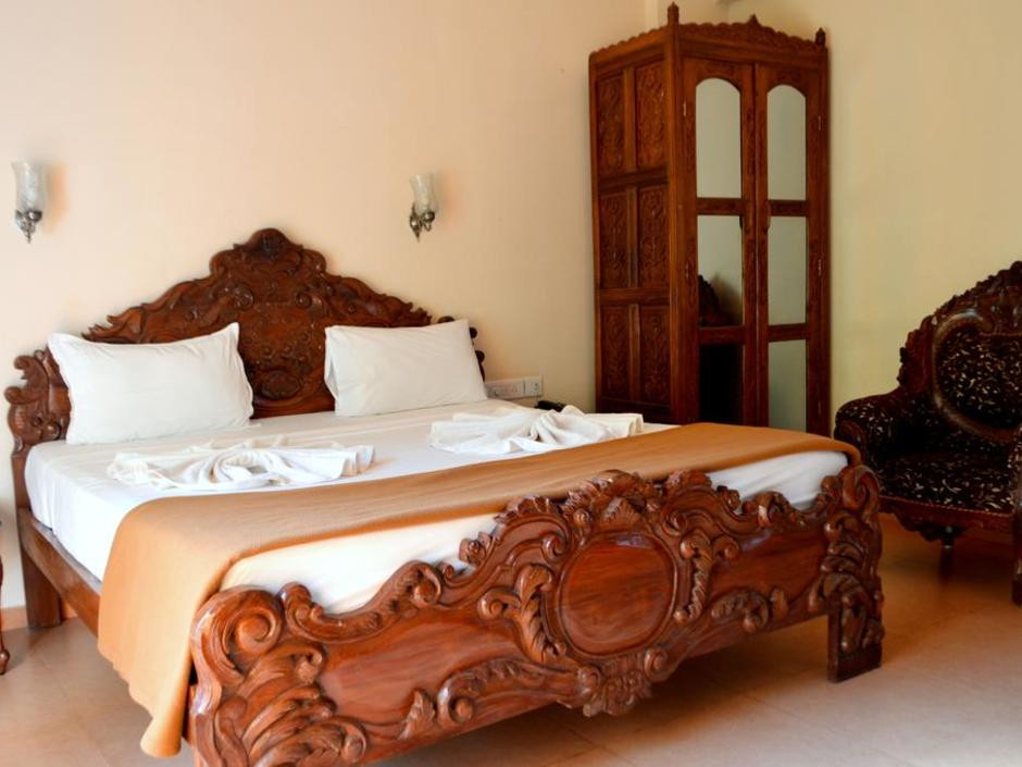 Фото отеля MAYFLOWER BEACH RESORT